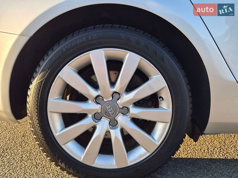 Седан Audi A4 2012 в Києві
