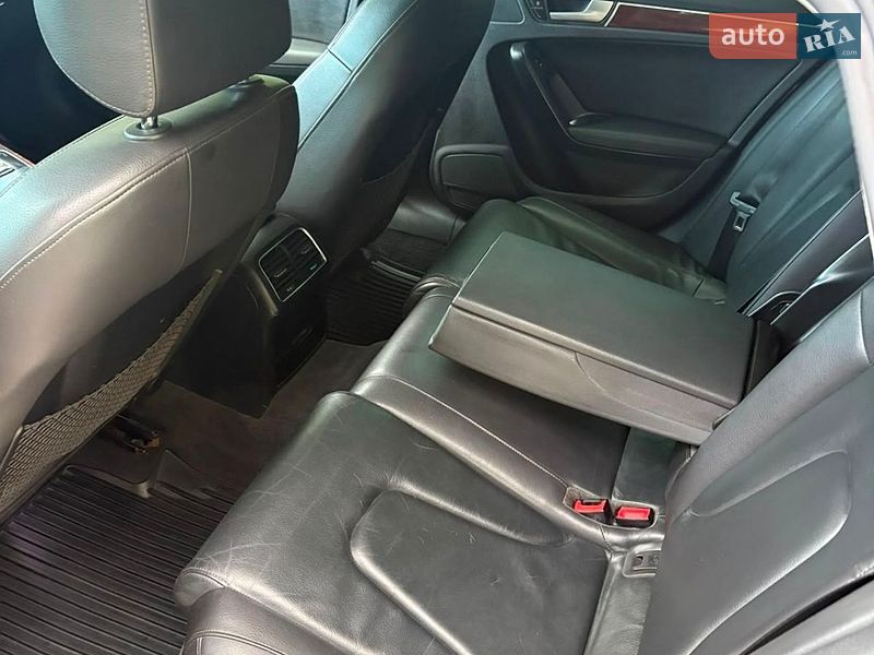 Седан Audi A4 2010 в Жовкві
