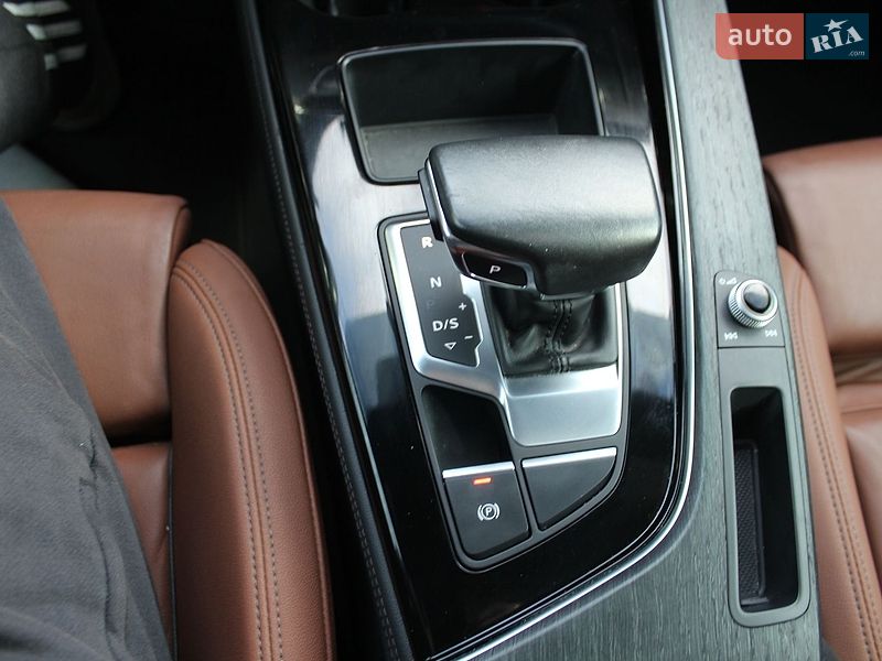 Седан Audi A4 2021 в Жовкве