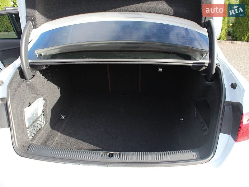 Седан Audi A4 2021 в Жовкве