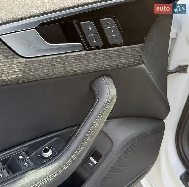 Седан Audi A4 2022 в Одесі