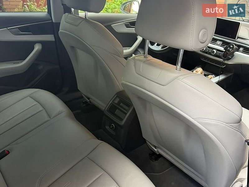 Седан Audi A4 2017 в Полтаві