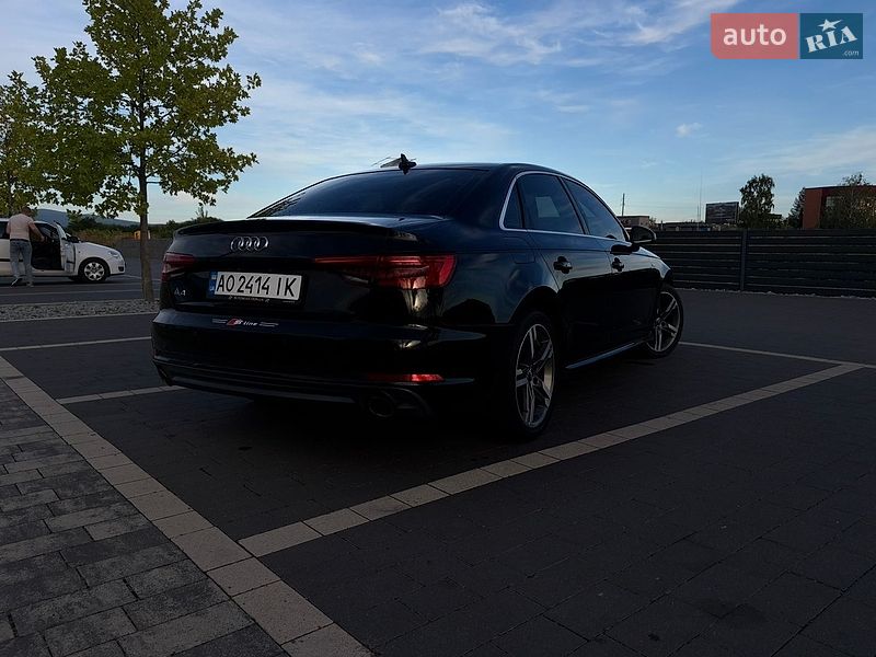 Седан Audi A4 2016 в Мукачевому