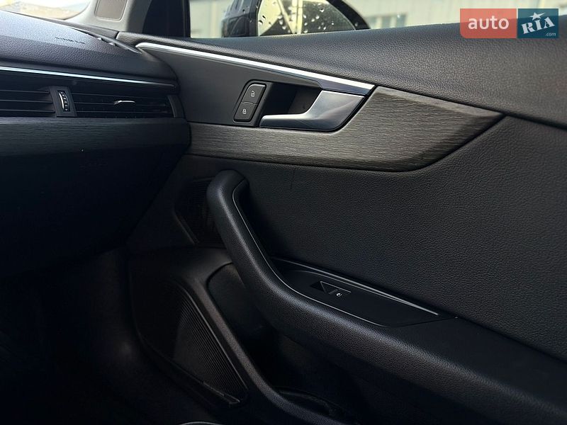 Седан Audi A4 2016 в Мукачевому