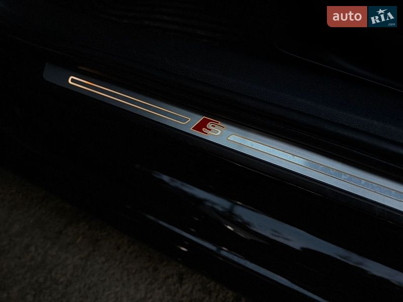 Седан Audi A4 2016 в Мукачевому
