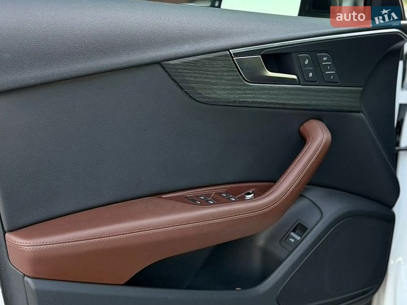 Седан Audi A4 2019 в Дніпрі