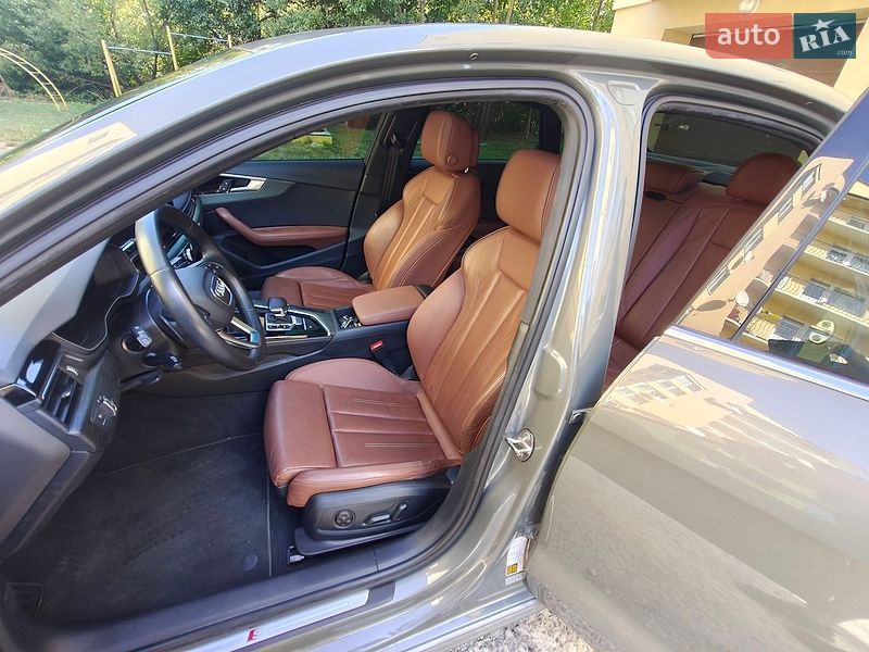 Седан Audi A4 2023 в Івано-Франківську