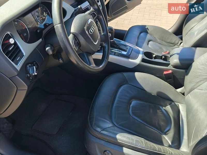 Седан Audi A4 2010 в Надворной
