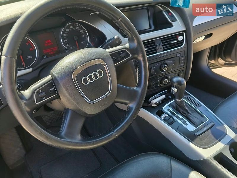 Седан Audi A4 2010 в Надворной