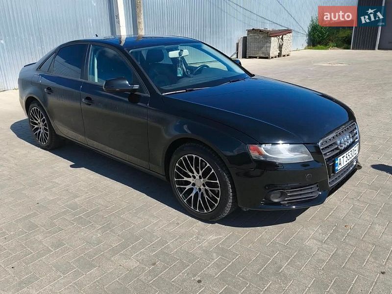 Седан Audi A4 2010 в Надворной