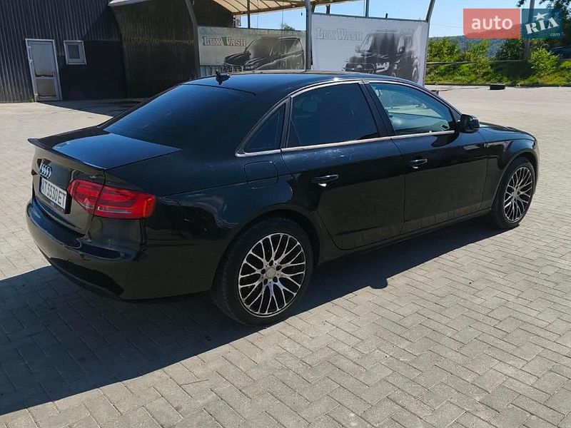 Седан Audi A4 2010 в Надворной