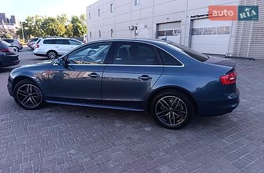 Седан Audi A4 2014 в Львові