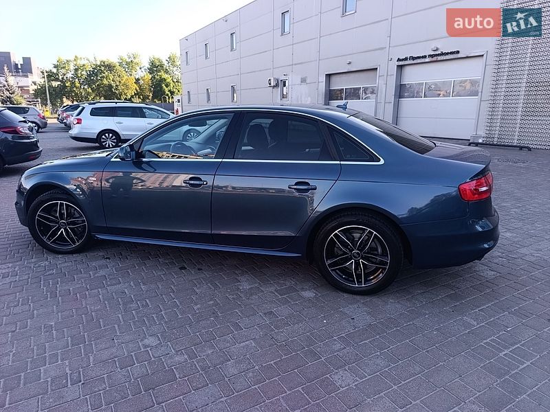 Седан Audi A4 2014 в Львові