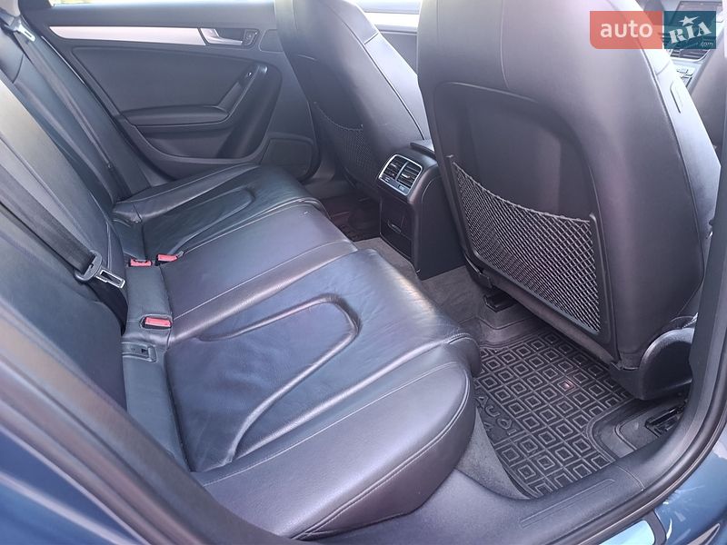 Седан Audi A4 2014 в Львові