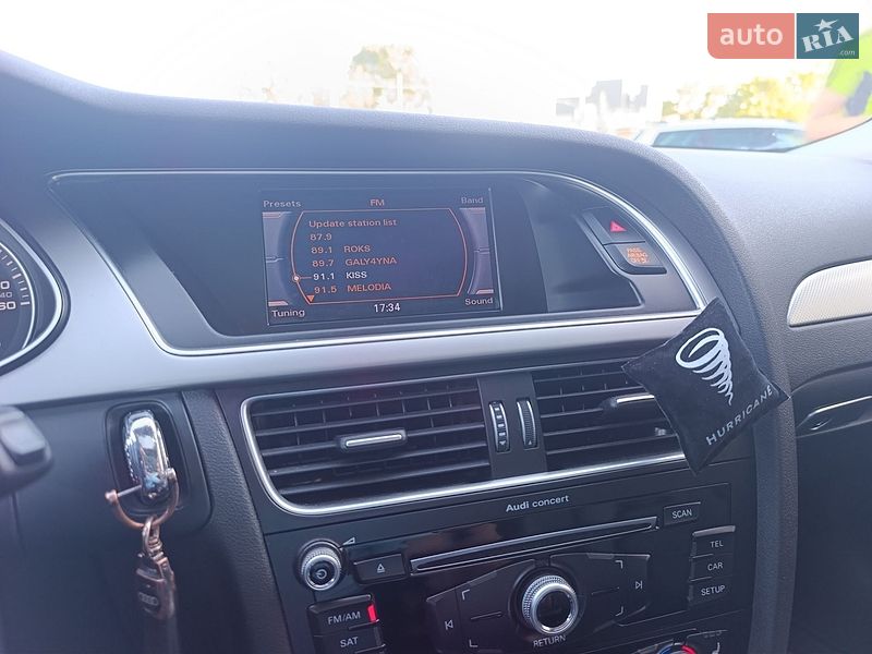 Седан Audi A4 2014 в Львові