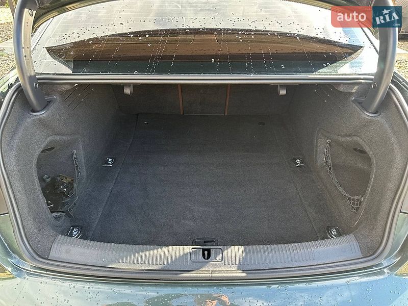 Седан Audi A4 2016 в Львове