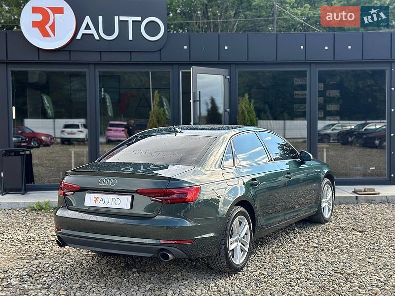 Седан Audi A4 2016 в Львове