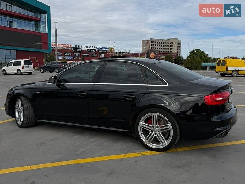 Седан Audi A4 2015 в Борщеве