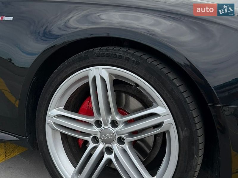 Седан Audi A4 2015 в Борщеве