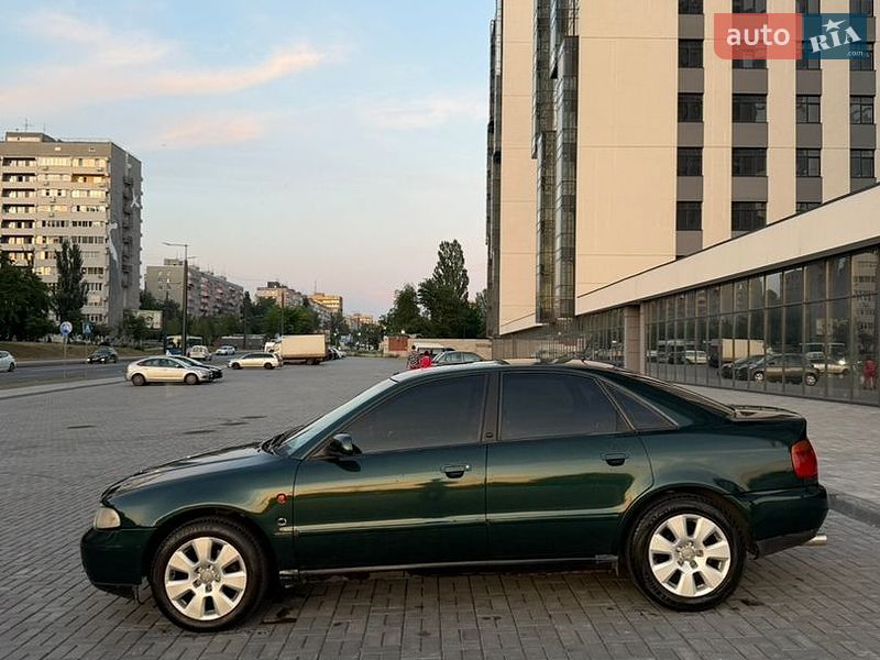 Седан Audi A4 1996 в Дніпрі