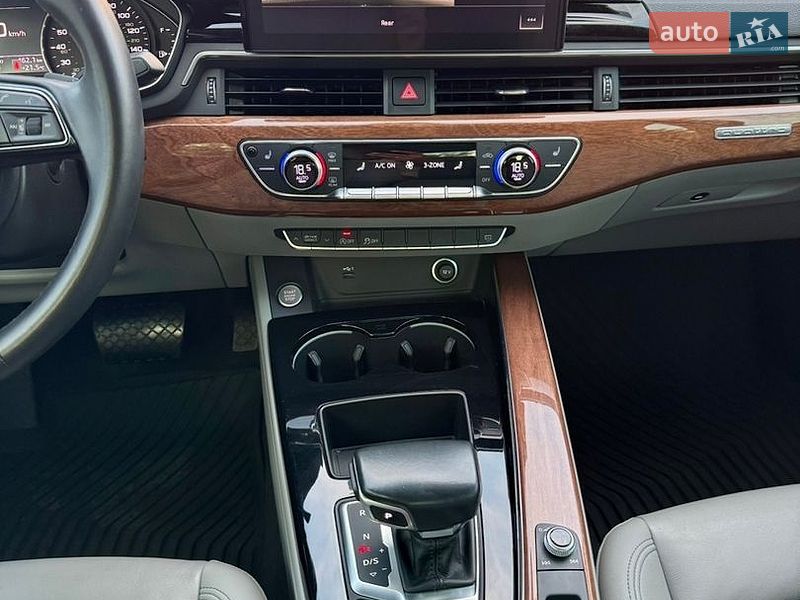 Седан Audi A4 2021 в Києві