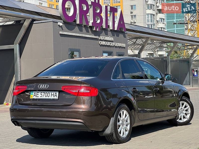 Седан Audi A4 2012 в Днепре