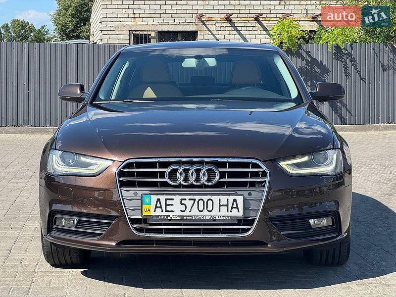 Седан Audi A4 2012 в Днепре