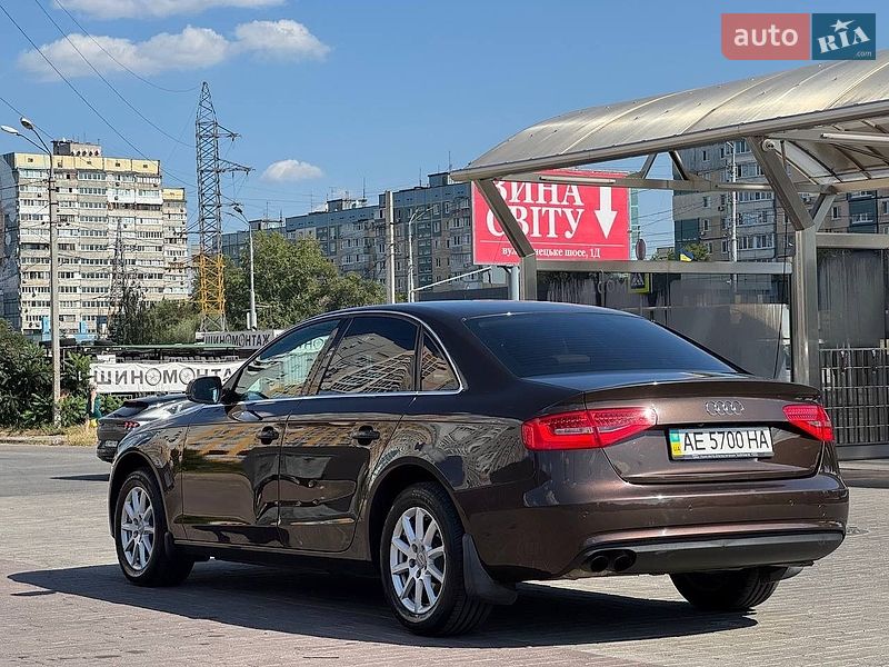 Седан Audi A4 2012 в Днепре