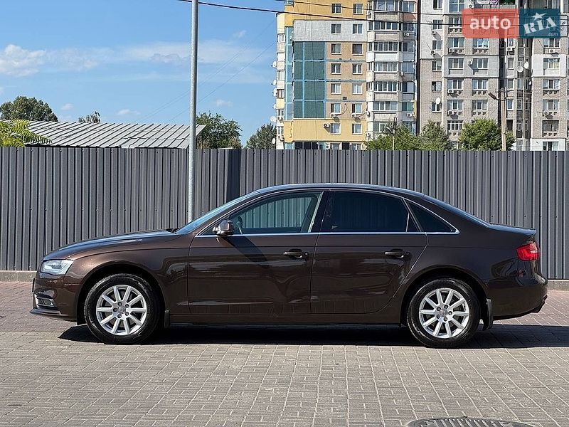 Седан Audi A4 2012 в Днепре