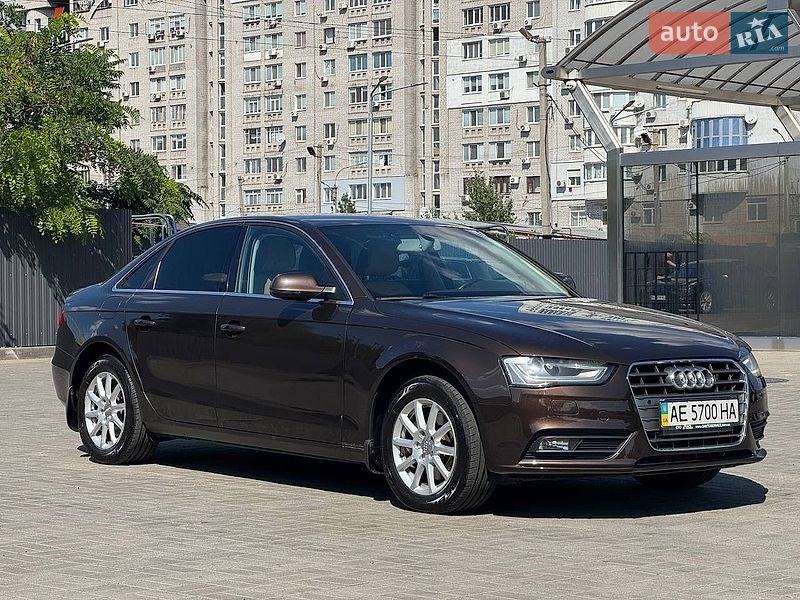 Седан Audi A4 2012 в Днепре