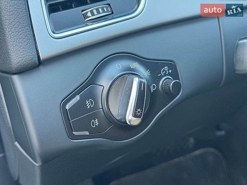 Седан Audi A4 2012 в Днепре