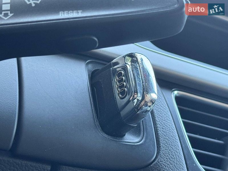 Седан Audi A4 2012 в Днепре