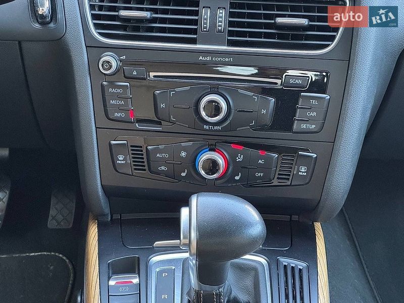 Седан Audi A4 2012 в Днепре