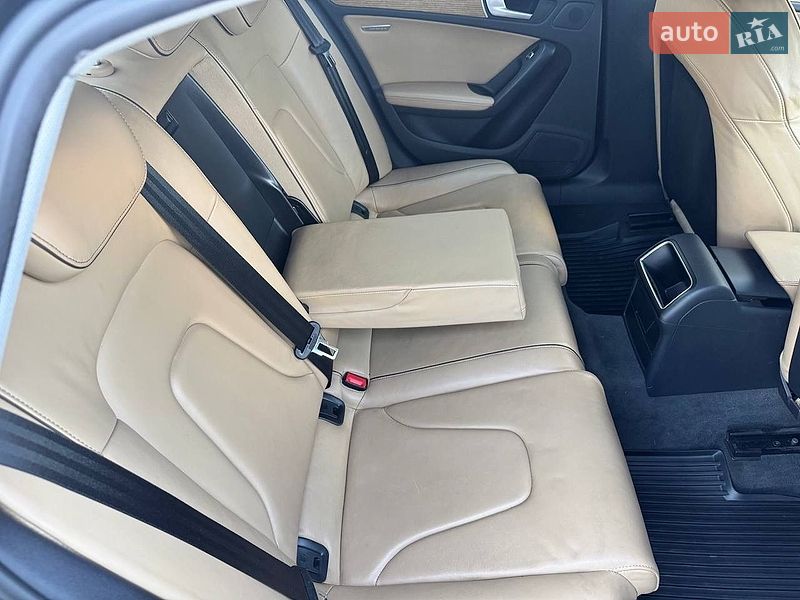 Седан Audi A4 2012 в Днепре