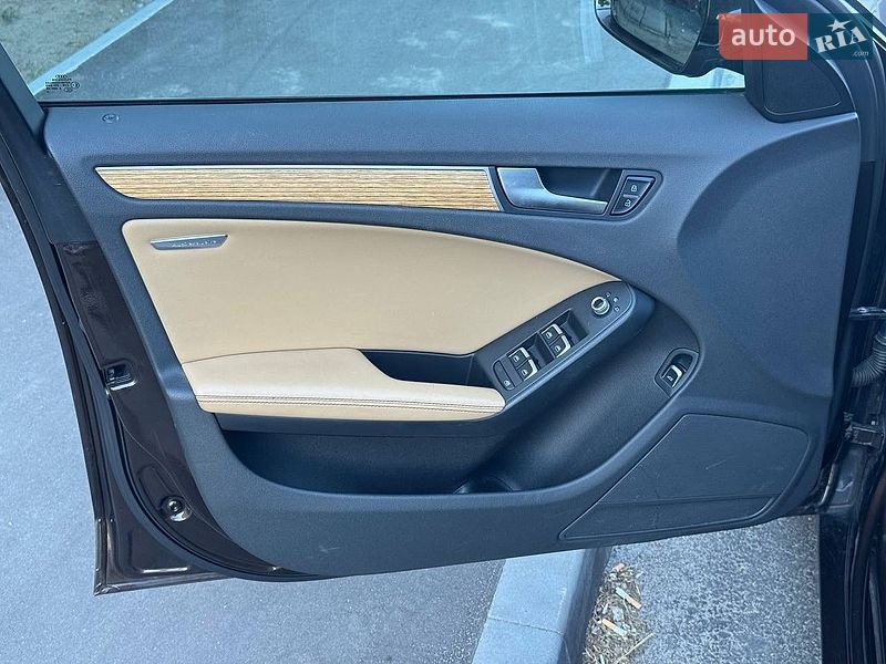 Седан Audi A4 2012 в Днепре