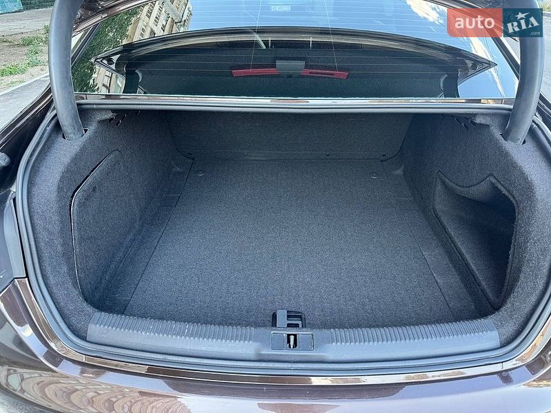 Седан Audi A4 2012 в Днепре