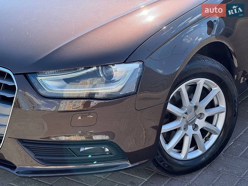 Седан Audi A4 2012 в Днепре