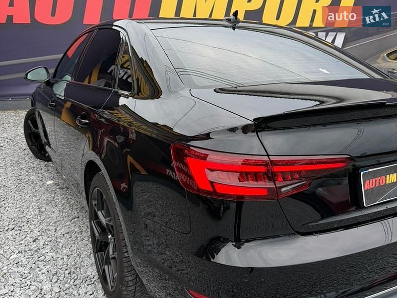 Седан Audi A4 2018 в Стрию