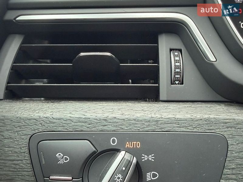 Седан Audi A4 2018 в Стрию