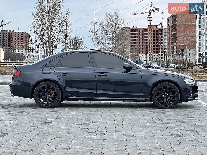 Седан Audi A4 2012 в Львове