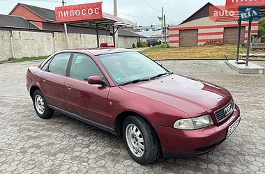 Седан Audi A4 1998 в Кременце