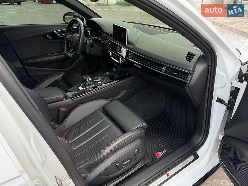 Седан Audi A4 2018 в Кривому Розі