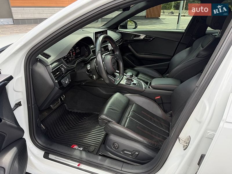 Седан Audi A4 2018 в Кривому Розі