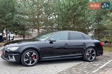 Седан Audi A4 2017 в Івано-Франківську