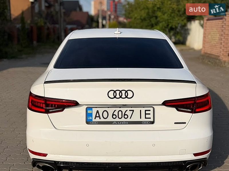 Седан Audi A4 2018 в Хмельницком