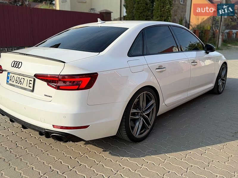 Седан Audi A4 2018 в Хмельницком