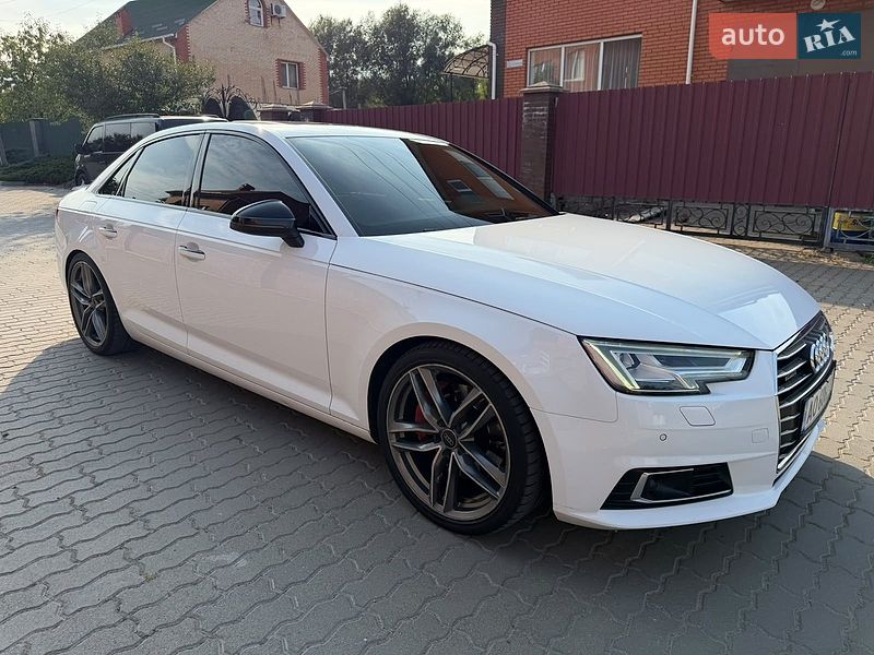 Седан Audi A4 2018 в Хмельницком