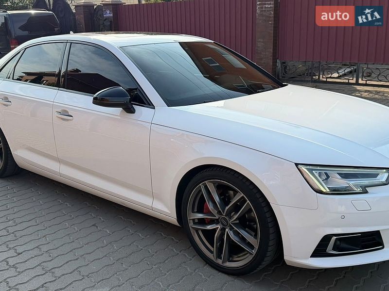 Седан Audi A4 2018 в Хмельницком