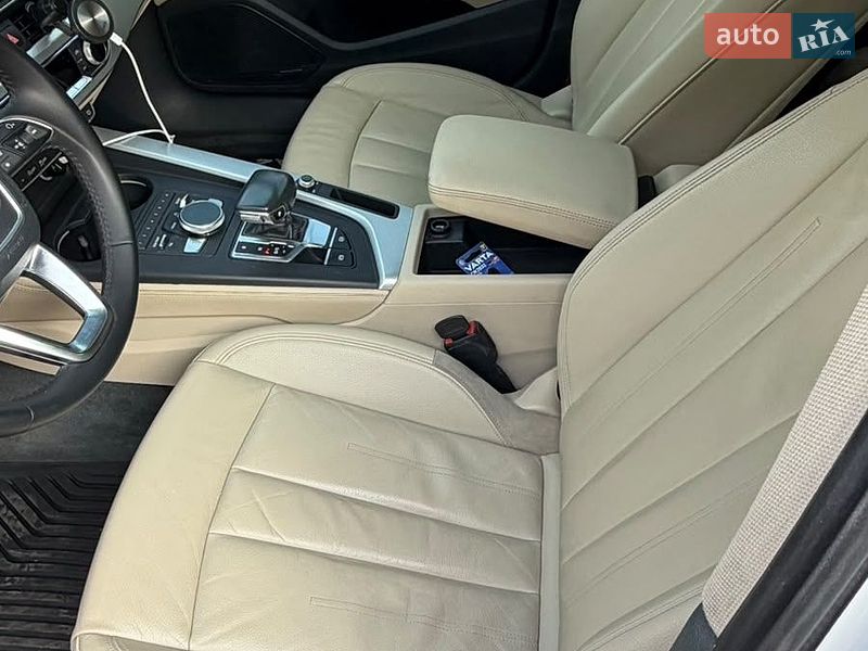 Седан Audi A4 2018 в Хмельницком