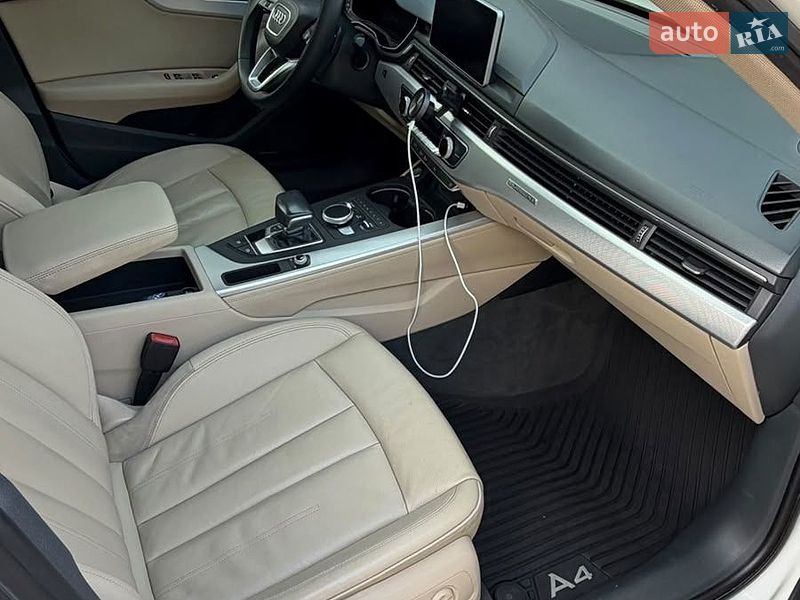 Седан Audi A4 2018 в Хмельницком